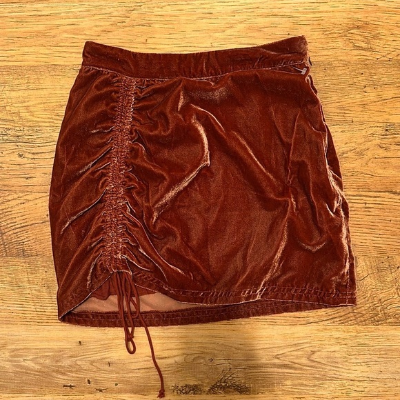 Free People Bohemian Velvet Side Cinch Mini Skirt B17 - Picture 1 of 3